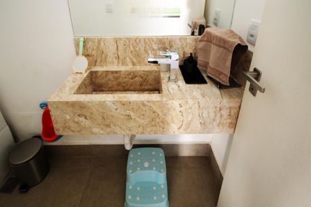Casa de condomínio para alugar com 358m², 4 quartos e 4 vagasLavabo