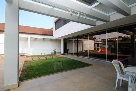 Casa de condomínio para alugar com 358m², 4 quartos e 4 vagasVaranda