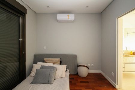 Casa de condomínio para alugar com 358m², 4 quartos e 4 vagasSuíte 4