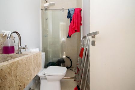Casa de condomínio para alugar com 358m², 4 quartos e 4 vagasBanheiro de Serviço