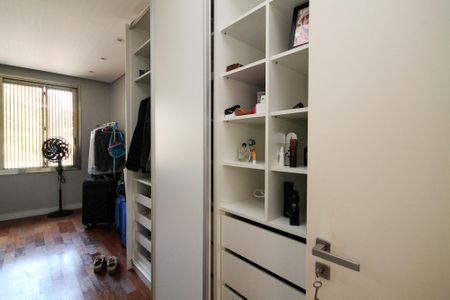 Casa de condomínio para alugar com 358m², 4 quartos e 4 vagasCloset Suíte 2