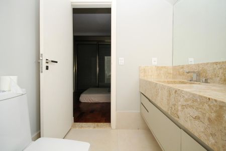 Casa de condomínio para alugar com 358m², 4 quartos e 4 vagasBanheiro Suíte 4