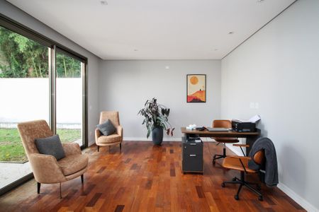 Casa de condomínio para alugar com 358m², 4 quartos e 4 vagasEscritório