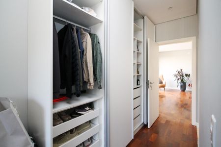 Casa de condomínio para alugar com 358m², 4 quartos e 4 vagasCloset Suíte 2