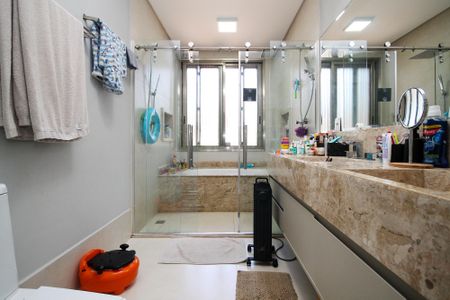 Casa de condomínio para alugar com 358m², 4 quartos e 4 vagasBanheiro Suíte 1