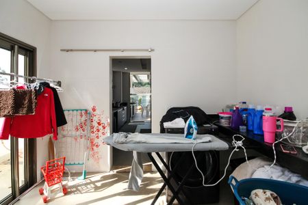 Casa de condomínio para alugar com 358m², 4 quartos e 4 vagasLavanderia