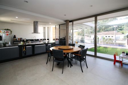 Casa de condomínio para alugar com 358m², 4 quartos e 4 vagasSala 2