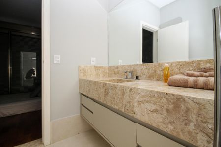 Casa de condomínio para alugar com 358m², 4 quartos e 4 vagasBanheiro Suíte 4