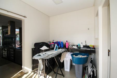 Casa de condomínio para alugar com 358m², 4 quartos e 4 vagasLavanderia