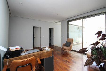 Casa de condomínio para alugar com 358m², 4 quartos e 4 vagasEscritório