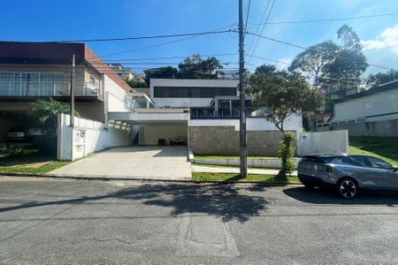 Casa de condomínio para alugar com 358m², 4 quartos e 4 vagasFachada Casa