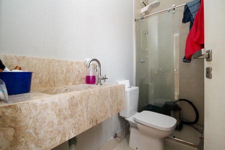 Casa de condomínio para alugar com 358m², 4 quartos e 4 vagasBanheiro de Serviço
