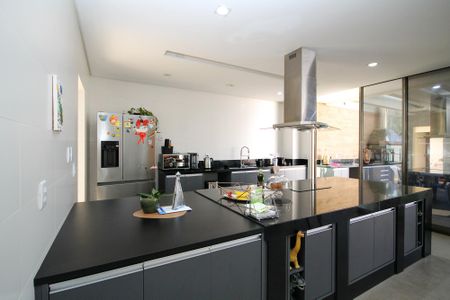 Casa de condomínio para alugar com 358m², 4 quartos e 4 vagasCozinha