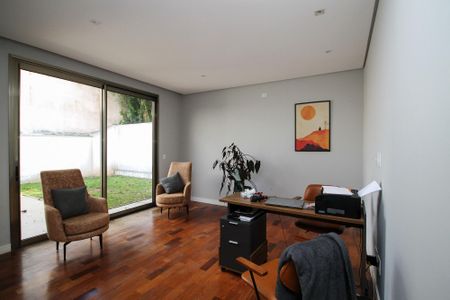 Casa de condomínio para alugar com 358m², 4 quartos e 4 vagasEscritório