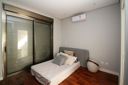 Casa de condomínio para alugar com 358m², 4 quartos e 4 vagasSuíte 4