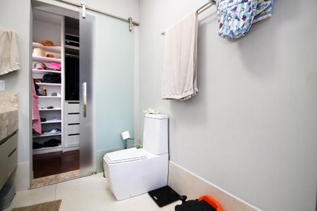 Casa de condomínio para alugar com 358m², 4 quartos e 4 vagasBanheiro Suíte 1