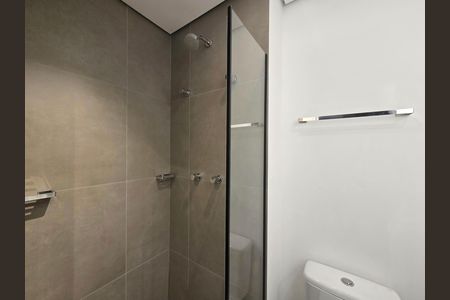 Banheiro de kitnet/studio para alugar com 1 quarto, 25m² em Moema, São Paulo