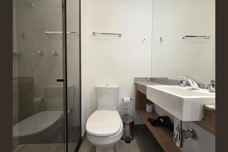 Banheiro de kitnet/studio para alugar com 1 quarto, 25m² em Moema, São Paulo