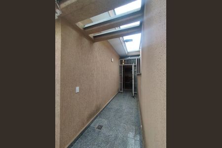 Casa à venda com 330m², 4 quartos e 6 vagas Casa à venda com 330m², 4 quartos e 6 vagasEntrada