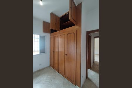 Casa à venda com 330m², 4 quartos e 6 vagas Casa à venda com 330m², 4 quartos e 6 vagasQuarto