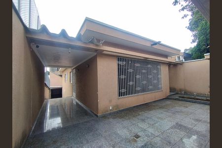 Casa à venda com 330m², 4 quartos e 6 vagas Casa à venda com 330m², 4 quartos e 6 vagasGaragem