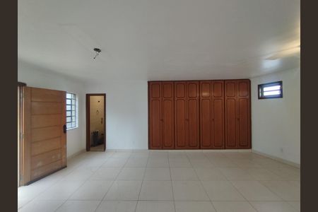 Casa à venda com 330m², 4 quartos e 6 vagas Casa à venda com 330m², 4 quartos e 6 vagasSuíte
