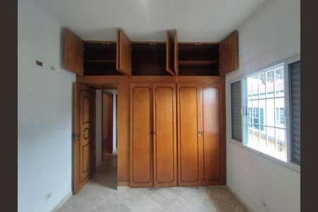 Casa à venda com 330m², 4 quartos e 6 vagas Casa à venda com 330m², 4 quartos e 6 vagasQuarto