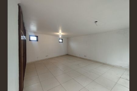 Casa à venda com 330m², 4 quartos e 6 vagas Casa à venda com 330m², 4 quartos e 6 vagasSuíte