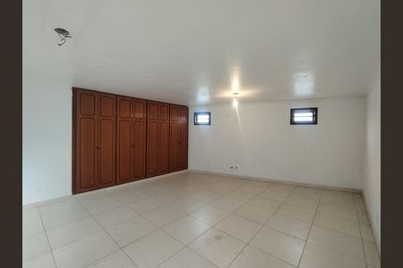 Casa à venda com 330m², 4 quartos e 6 vagas Casa à venda com 330m², 4 quartos e 6 vagasSuíte