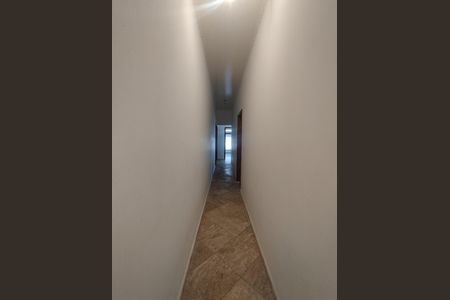 Casa à venda com 330m², 4 quartos e 6 vagas Casa à venda com 330m², 4 quartos e 6 vagasCorredor