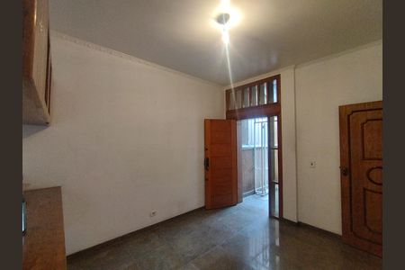 Casa à venda com 330m², 4 quartos e 6 vagas Casa à venda com 330m², 4 quartos e 6 vagasCozinha - Armários