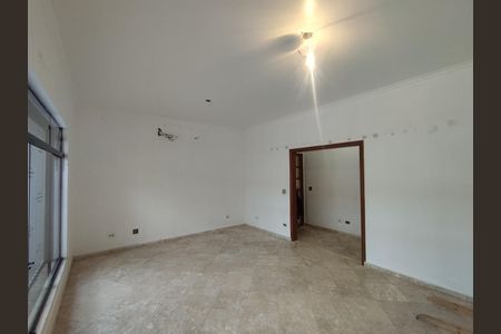 Casa à venda com 330m², 4 quartos e 6 vagas Casa à venda com 330m², 4 quartos e 6 vagasSala