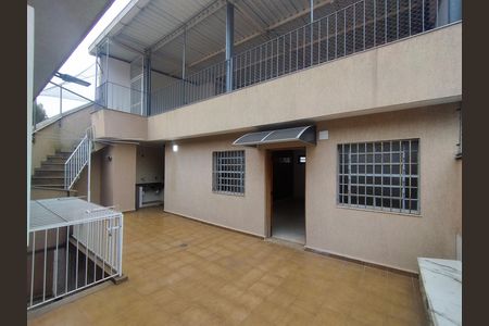Casa à venda com 330m², 4 quartos e 6 vagas Casa à venda com 330m², 4 quartos e 6 vagasQuintal
