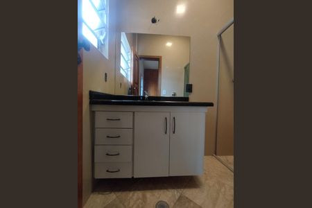 Casa à venda com 330m², 4 quartos e 6 vagas Casa à venda com 330m², 4 quartos e 6 vagasBanheiro - torneira