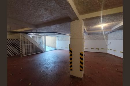 Casa à venda com 330m², 4 quartos e 6 vagas Casa à venda com 330m², 4 quartos e 6 vagasGaragem