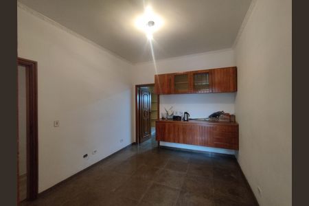 Casa à venda com 330m², 4 quartos e 6 vagas Casa à venda com 330m², 4 quartos e 6 vagasCozinha - Armários