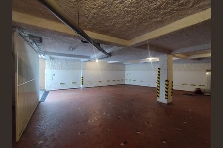 Casa à venda com 330m², 4 quartos e 6 vagas Casa à venda com 330m², 4 quartos e 6 vagasGaragem