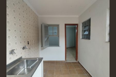 Casa à venda com 330m², 4 quartos e 6 vagas Casa à venda com 330m², 4 quartos e 6 vagasÁrea de Serviço
