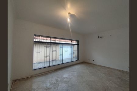 Casa à venda com 330m², 4 quartos e 6 vagas Casa à venda com 330m², 4 quartos e 6 vagasSala