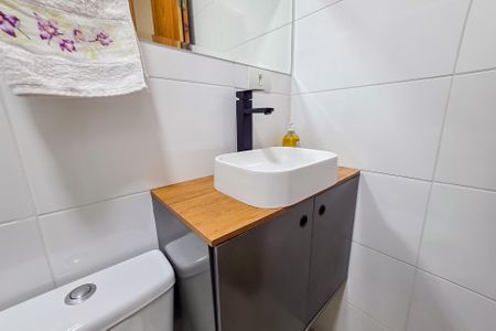 Banheiro de apartamento à venda com 2 quartos, 53m² em Parque das Nações, Santo André