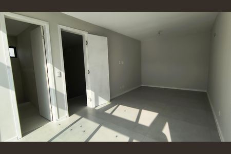 Casa de condomínio à venda com 180m², 3 quartos e 1 vagaCobertura 