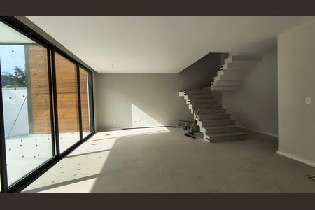 Casa de condomínio à venda com 180m², 3 quartos e 1 vagaSala