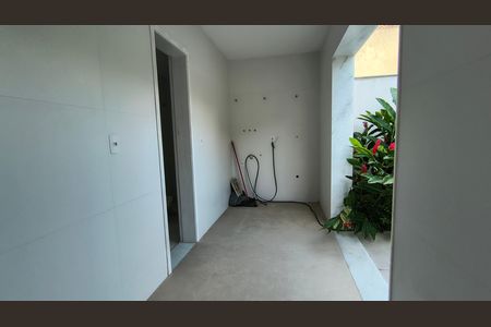 Casa de condomínio à venda com 180m², 3 quartos e 1 vagaÁrea de Serviço 
