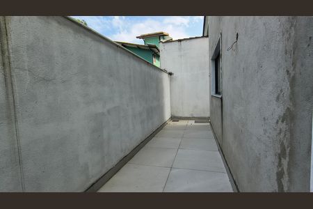 Casa de condomínio à venda com 180m², 3 quartos e 1 vagaÁrea de Serviço 