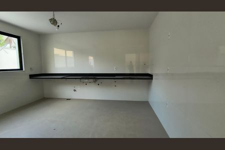 Casa de condomínio à venda com 180m², 3 quartos e 1 vagaCozinha 