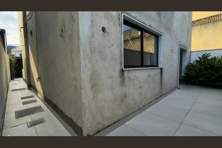 Casa de condomínio à venda com 180m², 3 quartos e 1 vagaÁrea de Serviço 