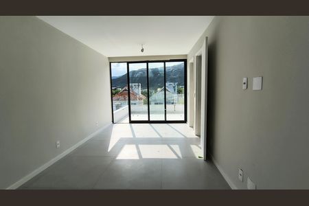 Casa de condomínio à venda com 180m², 3 quartos e 1 vagaCobertura 