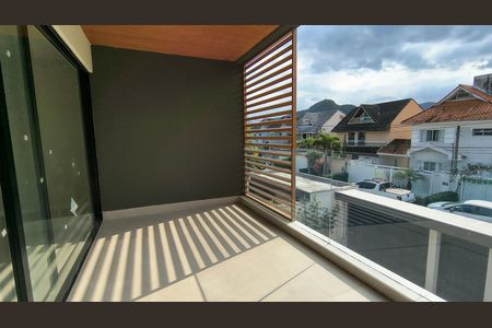 Casa de condomínio à venda com 180m², 3 quartos e 1 vagaVaranda da Suíte 1