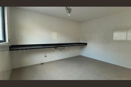 Casa de condomínio à venda com 180m², 3 quartos e 1 vagaCozinha 