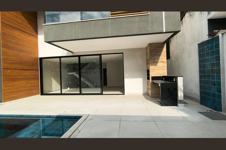 Casa de condomínio à venda com 180m², 3 quartos e 1 vagaQuintal